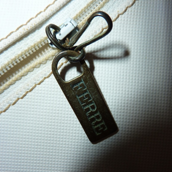 Vintage Ferre Handbag | WHITE with Brown trim Crossbody Messenger Bag-tote 80s - Picture 11 of 14